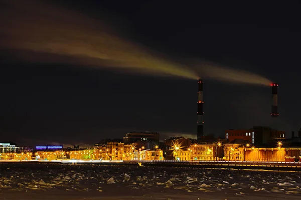 Téli Éjszaka Hőerőmű Néva Folyó Töltésén Saint Petersburg Oroszország — Stock Fotó