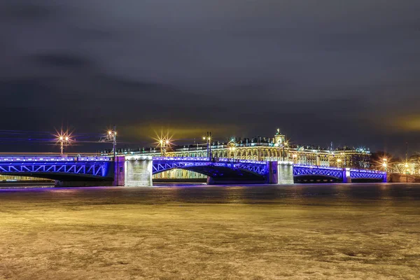 Mooi Paleis Brug Rivier Neva Sint Petersburg Rusland Tussen Palace — Stockfoto