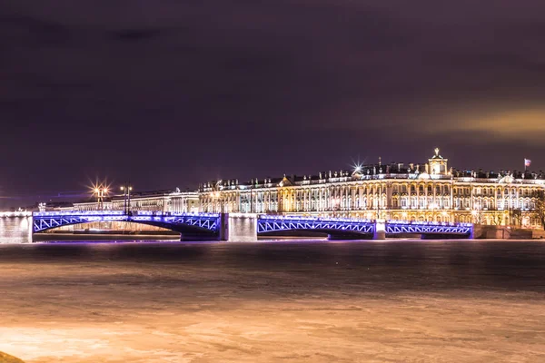 Bellissimo Ponte Sul Fiume Neva San Pietroburgo Russia Tra Piazza — Foto Stock