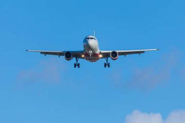 Saint Petersburg / Rusya yakınlarındaki Pulkovo havaalanı - 19 Eylül 2020: Rossiya şirketinin ön iniş ya da kalkış şlı uçağı. Yazı Rusça Rusya demek.