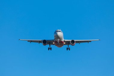 Saint Petersburg / Rusya yakınlarındaki Pulkovo havaalanı - 19 Eylül 2020: Rossiya şirketinin ön iniş ya da kalkış şlı uçağı. Yazı Rusça Rusya demek.