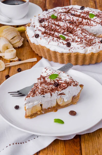 Muz, krema, çikolata, kahve ve şeker ile Banoffee pasta