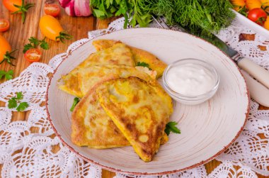 Geleneksel Rus ve Ukraynalı krep etli