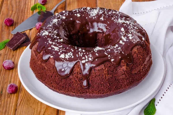 Feuchter Schokoladenkuchen Mit Kirsche Und Glasur — Stockfoto