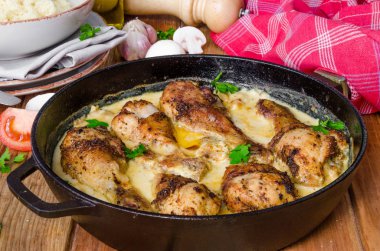 Krema soslu mantarlı tavuk