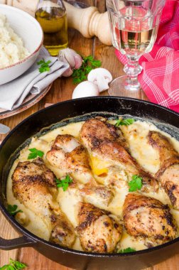 Krema soslu mantarlı tavuk