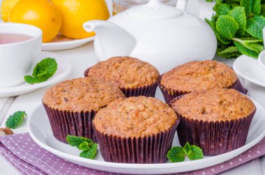 Muffins kabak, ceviz, koyu çikolata ve buğday kepeği