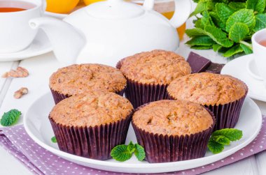 Muffins kabak, ceviz, koyu çikolata ve buğday kepeği