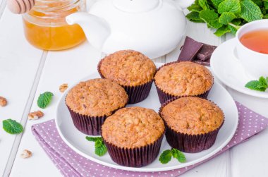 Muffins kabak, ceviz, koyu çikolata ve buğday kepeği