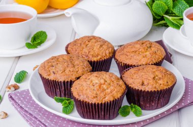 Muffins kabak, ceviz, koyu çikolata ve buğday kepeği