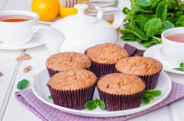 Muffins kabak, ceviz, koyu çikolata ve buğday kepeği