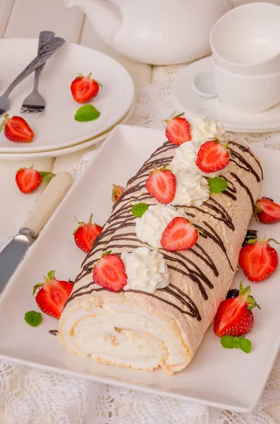 Meringue Roll Cake Pavlova Cream Strawberry — Stock Photo, Image