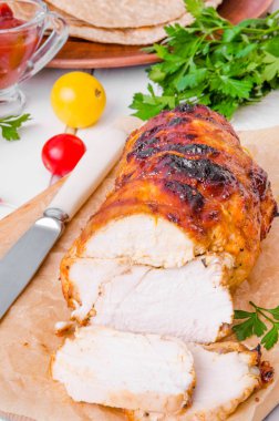 Bal Sırlı pişmiş tavuk göğsü (pastırma)