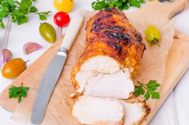 Bal Sırlı pişmiş tavuk göğsü (pastırma)