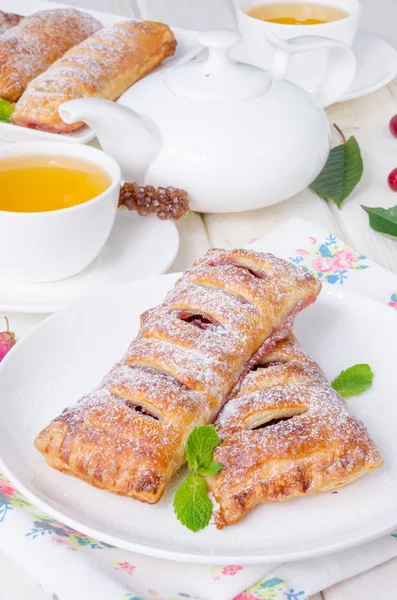 Pasteles Hojaldre Con Cereza — Foto de Stock