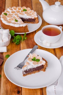 Çikolatalı krema ve hatmi ile tart