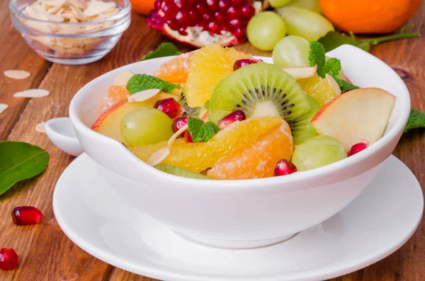 Salada Frutas Frescas Uma Tigela Prato Saudável — Fotografia de Stock