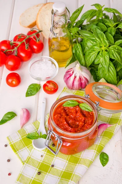 Marinara Saus Traditionele Italiaanse Tomatensaus Met Kruiden Olijfolie Knoflook — Stockfoto