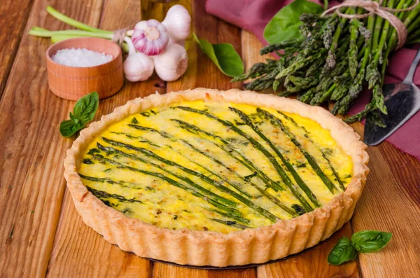 Crostata Con Asparagi Spinaci — Foto Stock