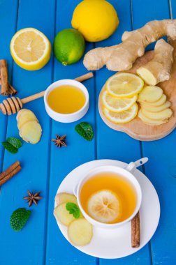 Limonlu ve ballı zencefilli çay