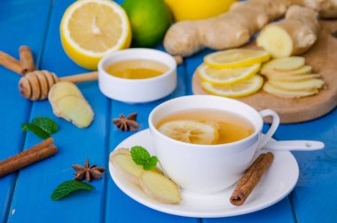Limonlu ve ballı zencefilli çay