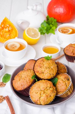 ceviz ve kızılcık ile baharatlı kabak kekler