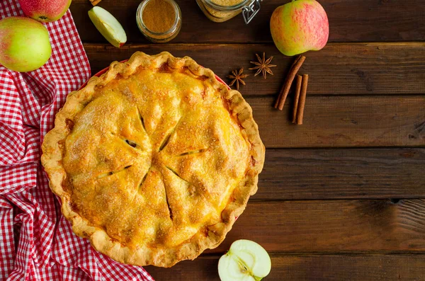 Classic American Apple Pie Cinnamon Dark Wooden Background Rustic Style — Stock Photo, Image