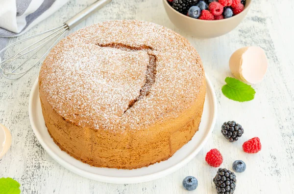 Tort Clasic Vanilie Clasic Sau Biscuit Presărat Zahăr Pudră Fructe — Fotografie, imagine de stoc