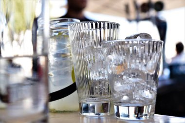 Masada buzlu su bardakları 