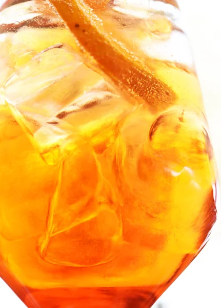 Lasi Virkistävä Mehu Baarissa Sitrushedelmien Cocktail Jäällä Oranssi Cocktail Yksityiskohtia — kuvapankkivalokuva