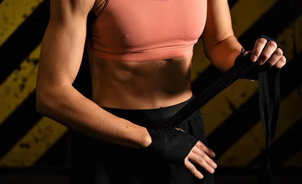 Jeune Femme Vêtements Sport Faire Des Exercices Avec Des Haltères — Photo