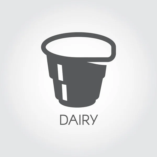 Icono de glifo de productos lácteos. Taza con leche, salsa, crema o yogur en diseño plano negro. Serie de alimentos y bebidas. Vector de mercado, tiendas de comestibles, menú, sitios temáticos y aplicaciones — Vector de stock