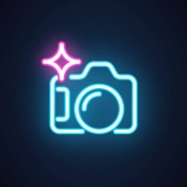 Neon ikona kamery foto izolované na černém pozadí. Studio koncept štítku nebo rozhraní piktogram pro hry, weby a mobilní aplikace. Fotografie symbolů. Vektorové ilustrace