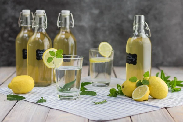 Sirop Menthe Fait Maison Verre Limonade Sirop Ail Citron Image En Vente