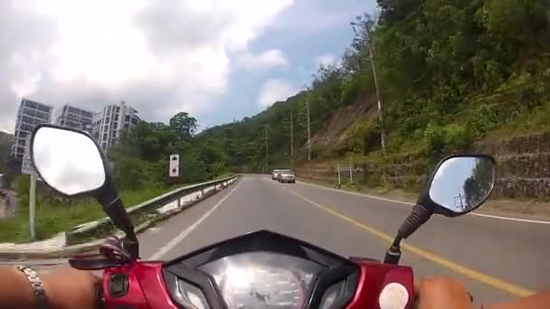 Motorradfahren Auf Der Straße Tropischen — Stockvideo