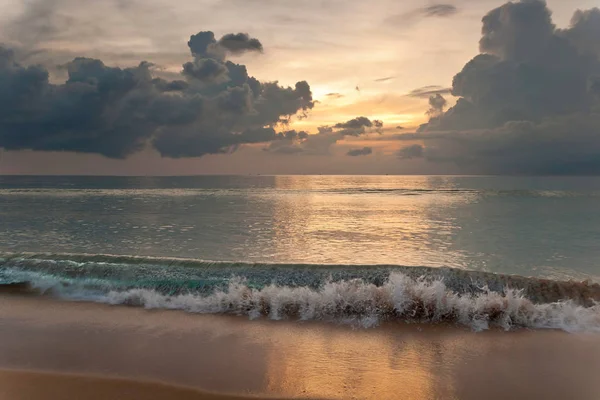 Puesta de sol sobre el océano Imagen De Stock