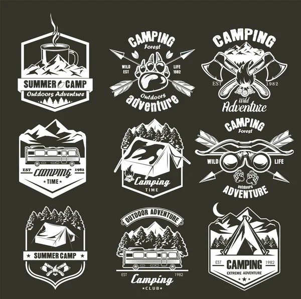 Set de etiquetas de camping de verano, ilustración vectorial monocromo — Vector de stock