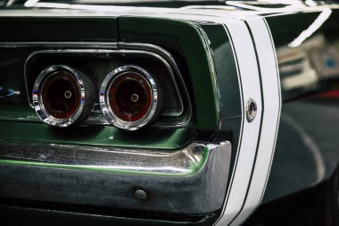 Şarj cihazı birden kenara çekilip kurtulmak bize araba Vintage Oldtimer kas
