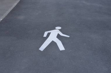 Yürüyüş yolu işaret yol yüzeyinde
