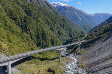 Arthur's Pass Yeni Zelanda Vadisi'nde Köprüsü