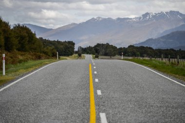 Yeni Zelanda Southland vadide yol ülke