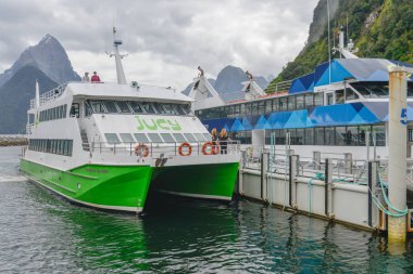 Milford ses Te Anau / Yeni Zelanda - 31 Ekim 2017: Temmuz cruise Milford ses dock,