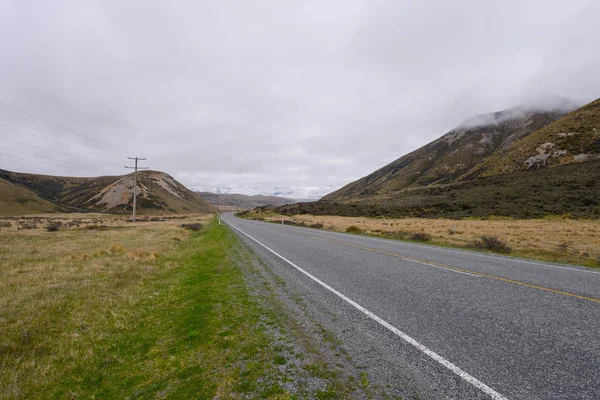 Estrada Direção Vale Com Nevoeiro Arthur Pass Nova Zelândia — Fotografia de Stock