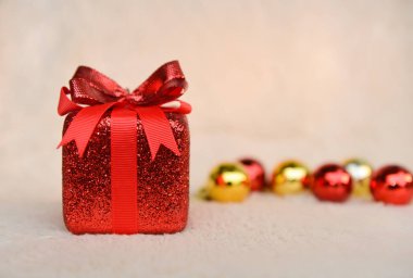 Kırmızı Noel hediye kutusu