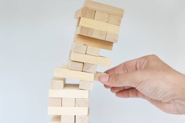 Adam elimi hareket bloğun düşen tumbling kuleden