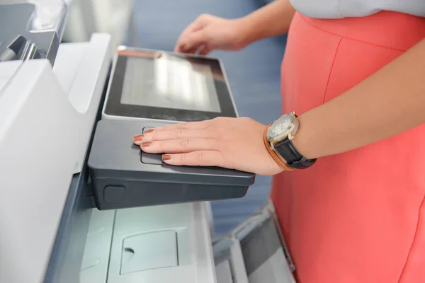 Business Woman Using Printer Scanning Printing Document — Stock Photo, Image