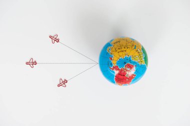 Beyaz arka planda Küre modeli