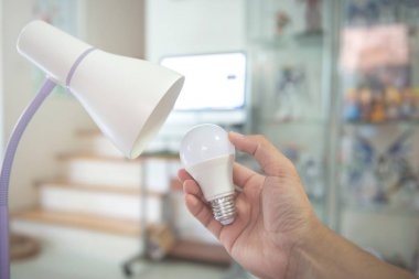 Enerji savin için lamba yüklemek için Led ampul değiştirme