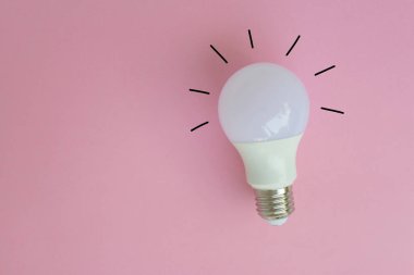 I için pembe arka plan çizim aydınlatma ile Led ampul