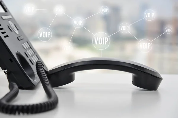 IP-telefoon met VoIP-icoon voor communicatietechnologie — Stockfoto